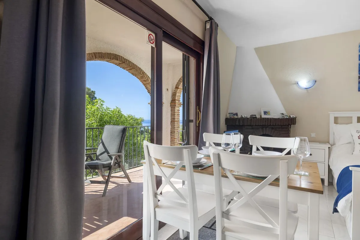 c52b2073-f651-44f0-ac00-6916d7a75bb2