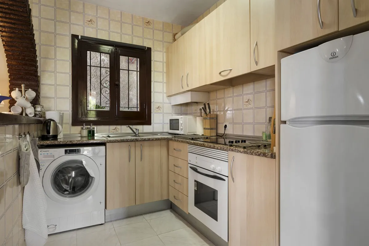 fe2c1348-3efd-4b0a-bb51-b6dfc274c46d