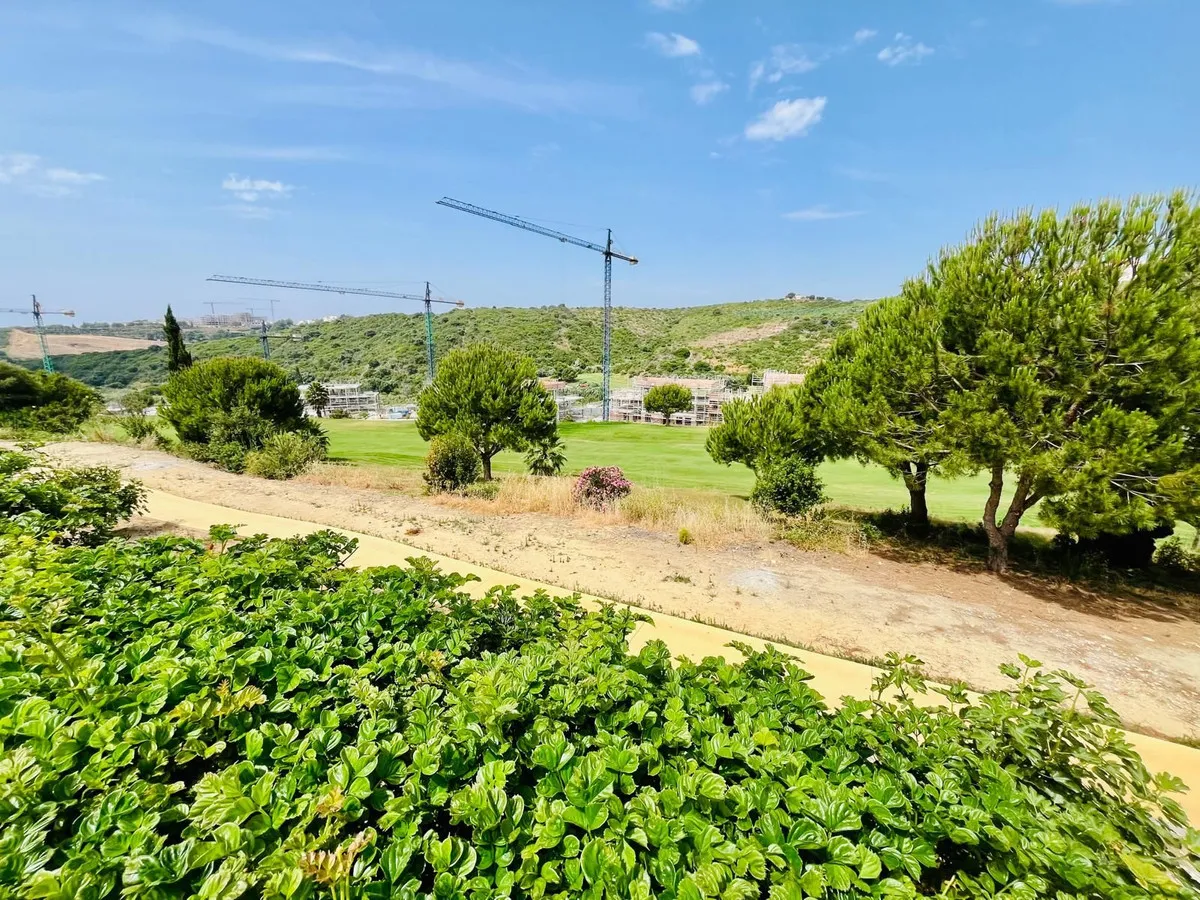 2499e077-d12a-4b11-99ab-25c635fd68f1