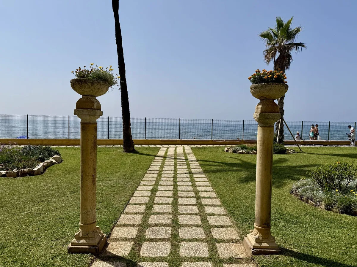 c09f1858-f984-4adc-867f-c19eb30a2205