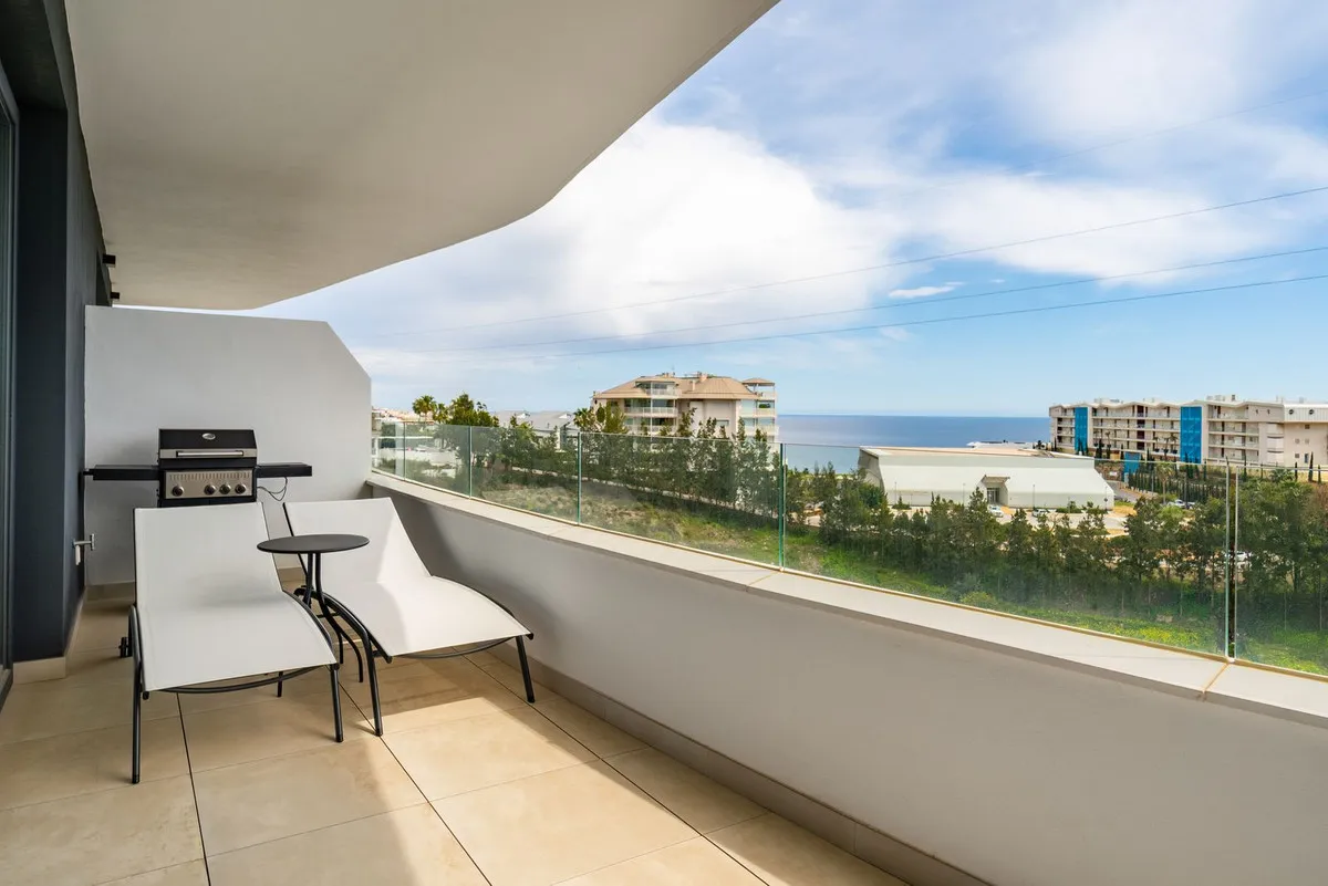 0c97db9b-66cf-46c5-810c-e47c02e5345f