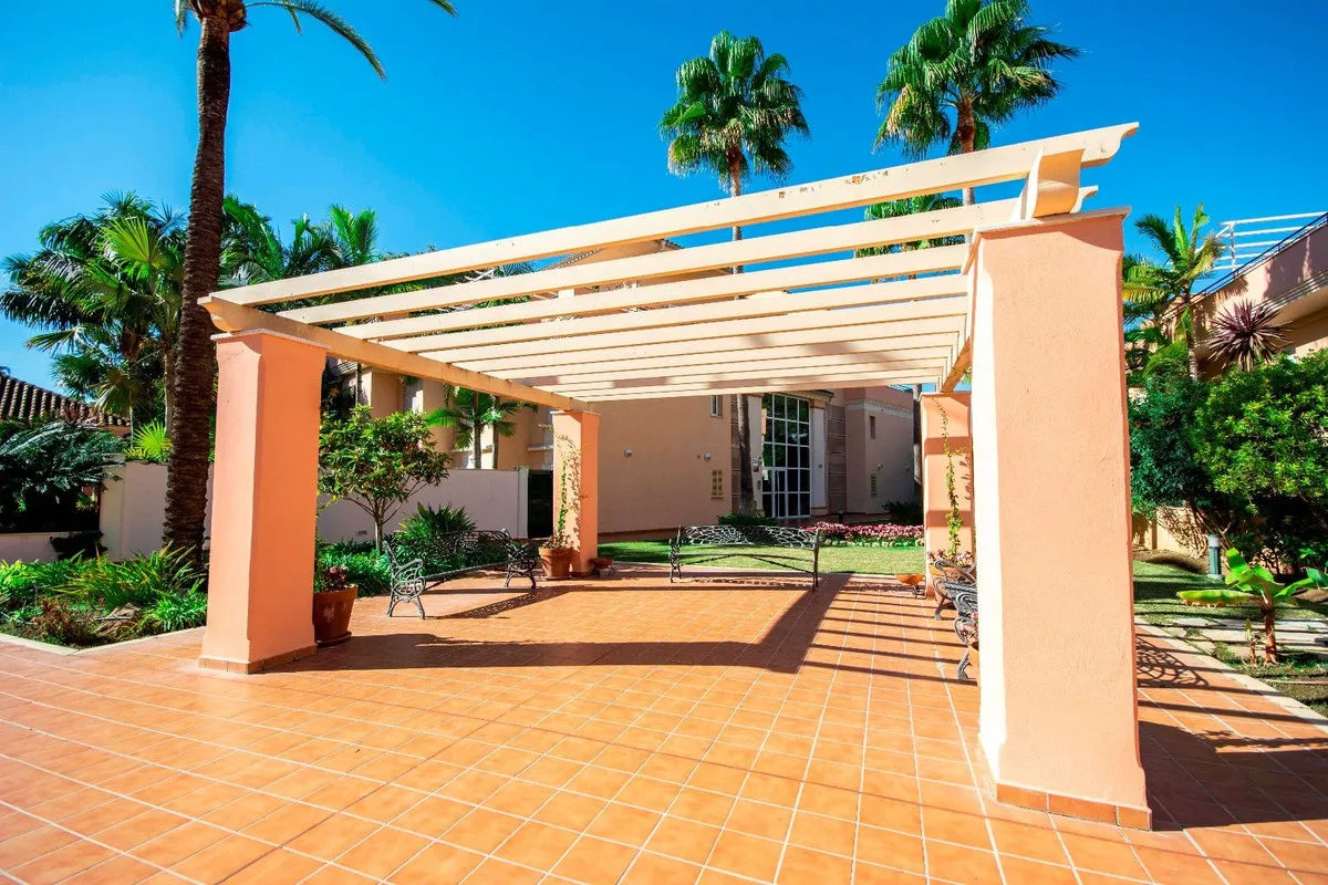 31b76dee-3856-406b-95cf-8f89cb0343af