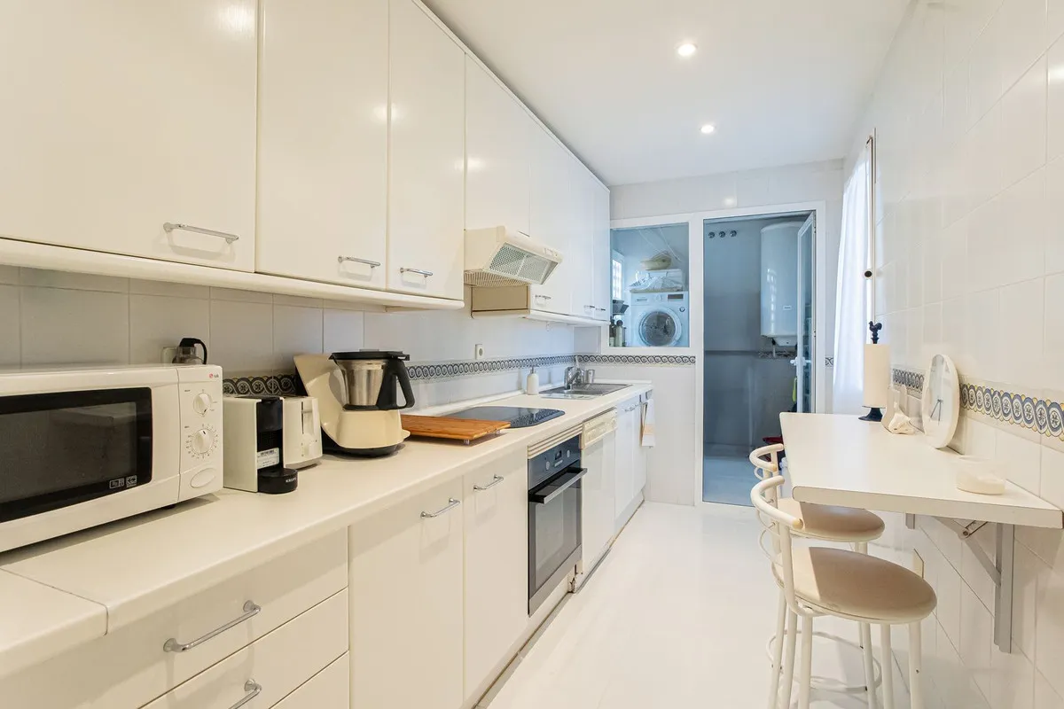 8140d60b-e742-4104-a2e7-f27a6bc02a7c