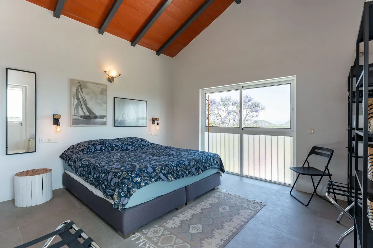 5feb2c62-faf7-4b40-ba9d-018e412b3c02