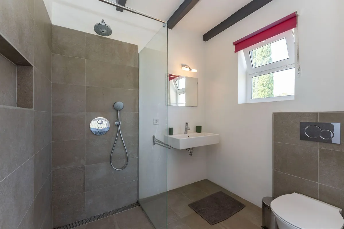 e61c0de4-b7ae-4796-b042-84c6bc733fb6