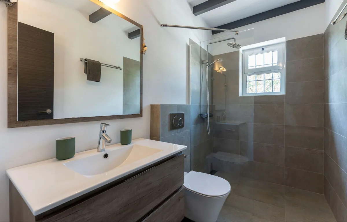 f12b8968-544b-45a7-8e7c-a3179e97b207