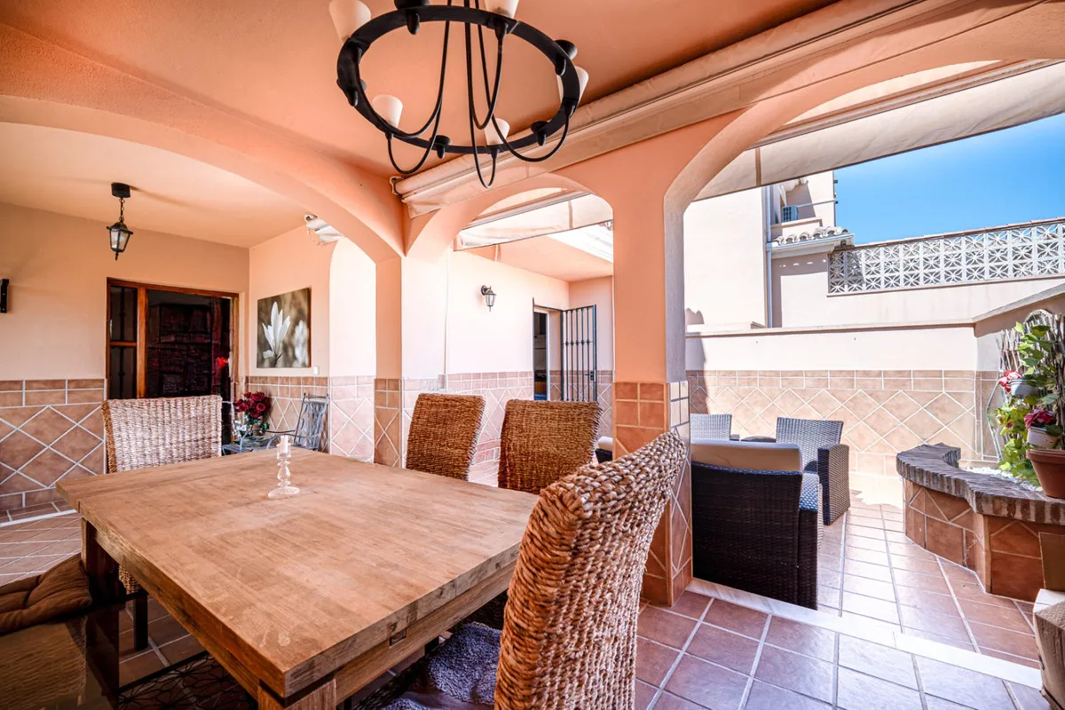 ee46cb4f-298b-43d0-b2d8-393aebbf3073