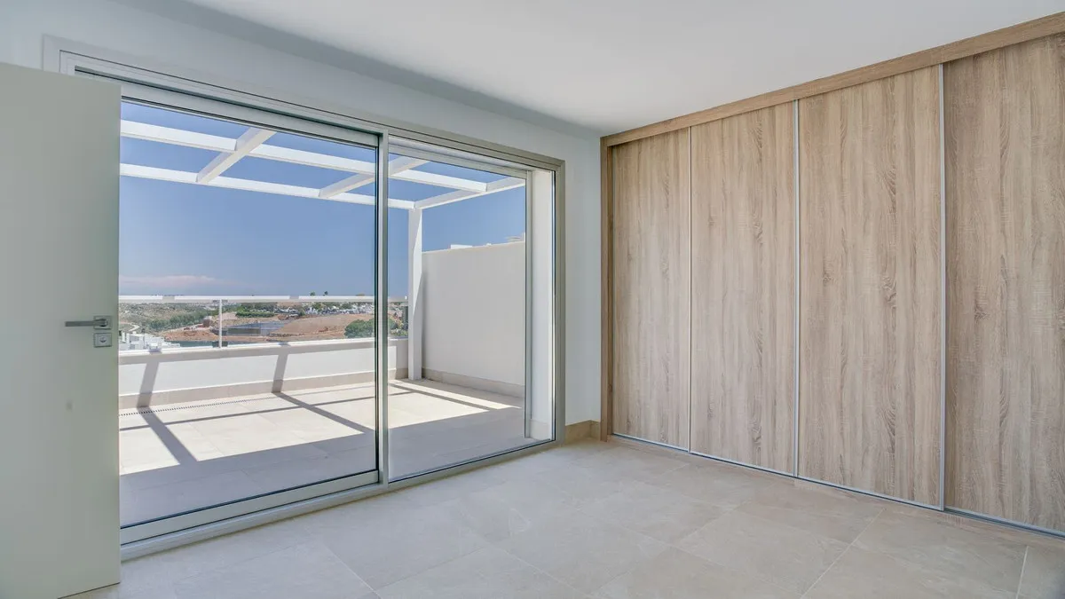 2202dc79-3584-47cb-98c4-828e6108ebf7