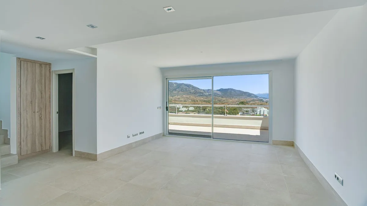 4a5a67a5-53e1-4c26-9262-c76554d778d0