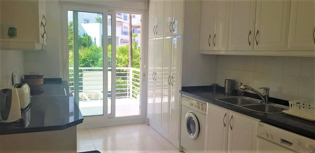 bde8f712-63a3-49f4-85e1-d28d3d5a9452