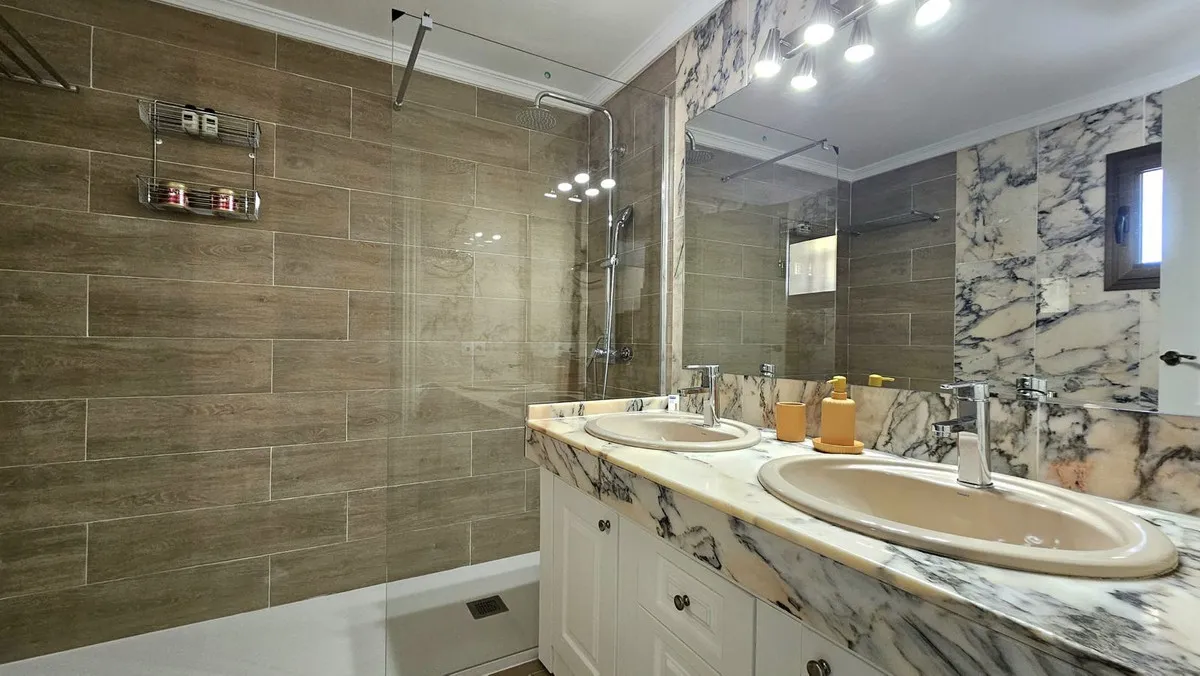 2f6f656b-e579-407d-88dc-3382fd284cf1