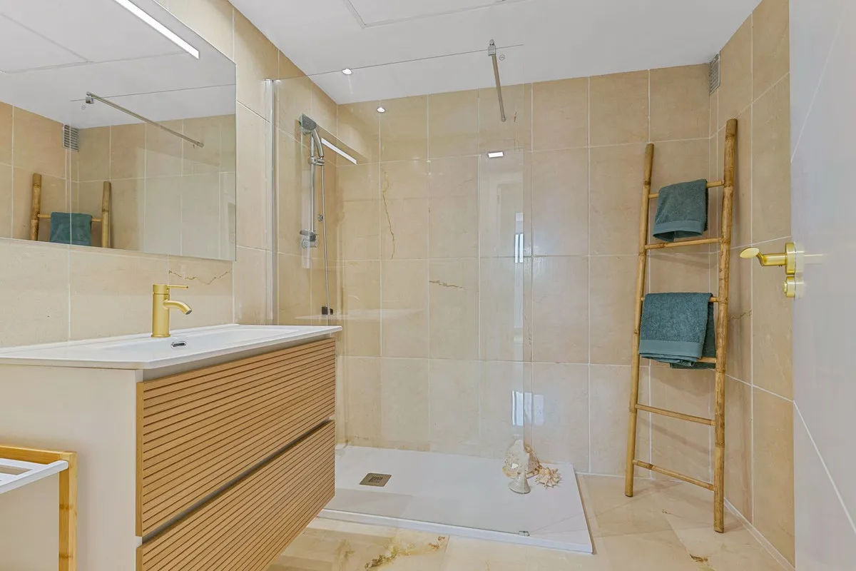 128c736e-6d53-4805-b393-63286907d4cd