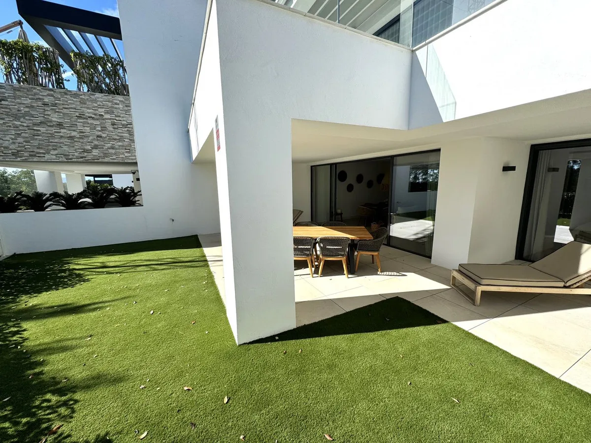 041f34d7-06d1-4504-be52-2a2e2f590270