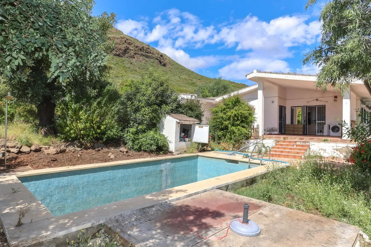 04c983b0-97ad-4bc8-94dc-c041379dc190