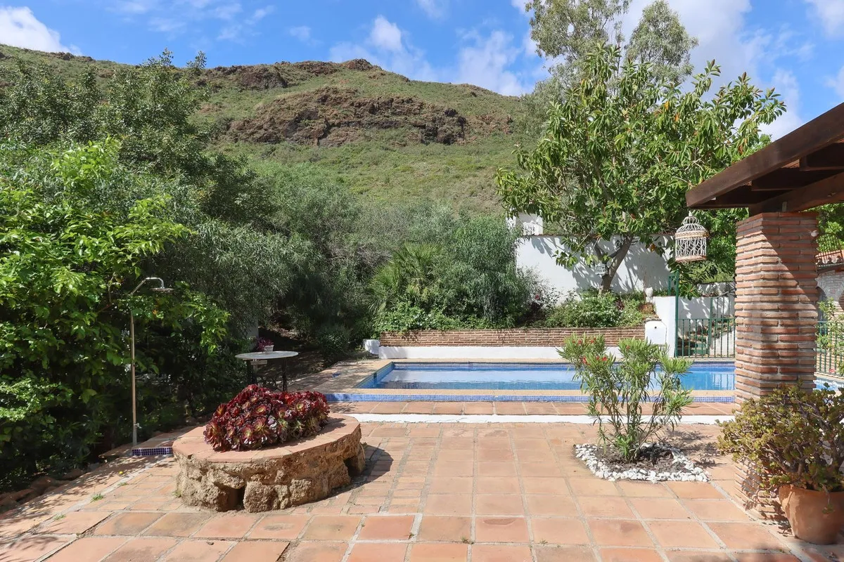 78ffe5a4-d156-4318-9dae-028b7c75167b