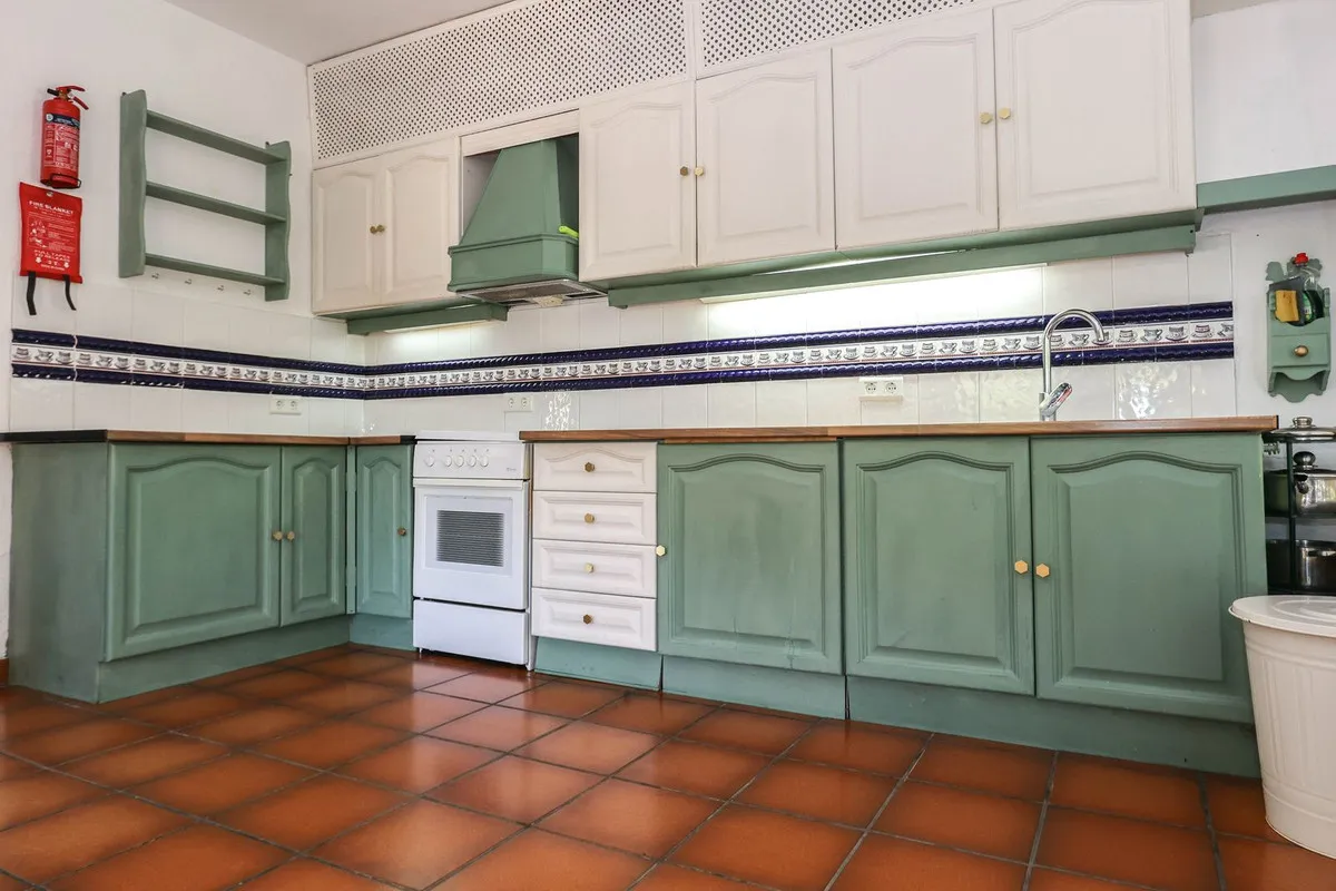 cff0e312-8cfd-4f0c-9f16-fde60e1b8f82