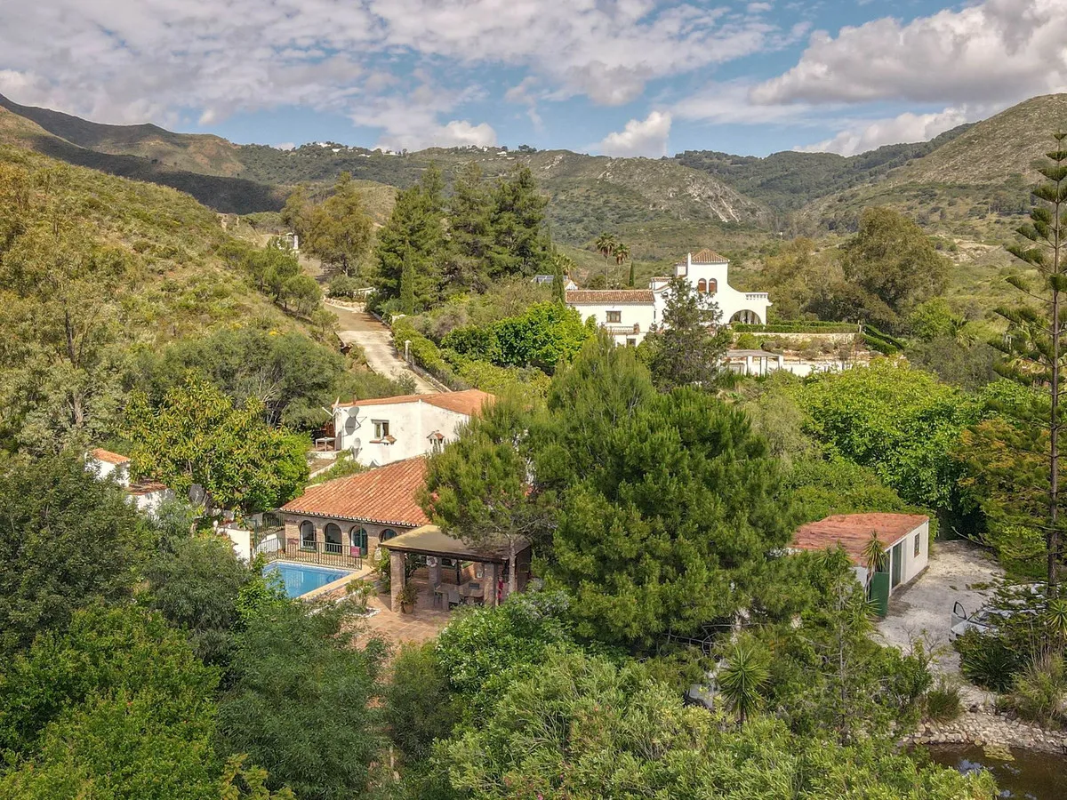 f3449928-886c-4242-9527-6872a1cf89fe