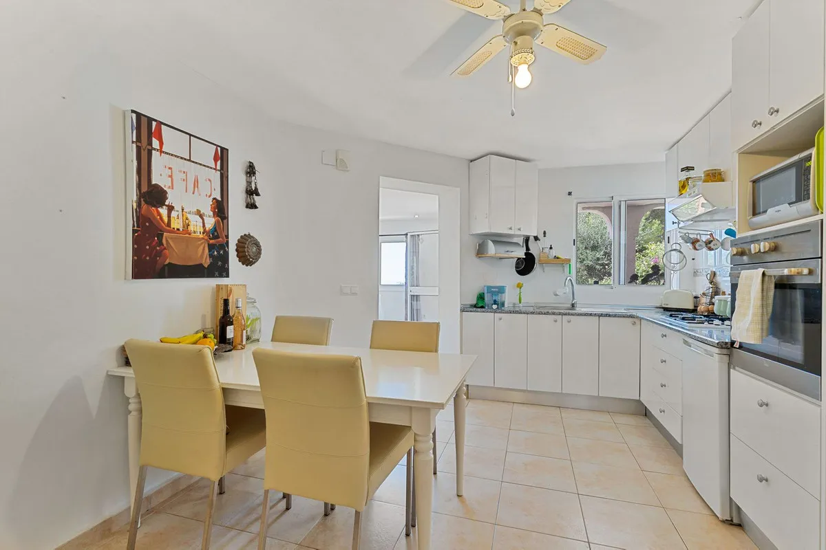 08651e01-a48a-49a1-8e97-daa436856d60