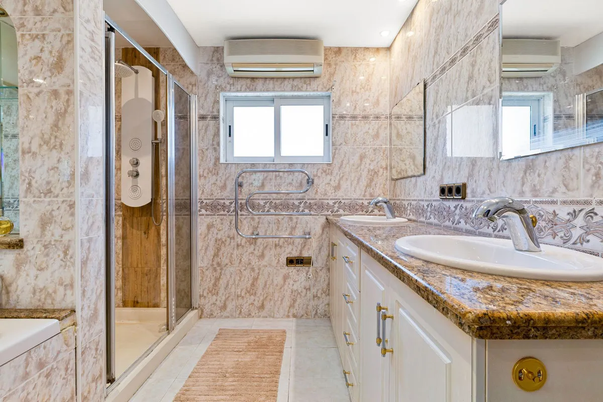 70df3f94-e72a-4813-a1fe-93c26d91d171