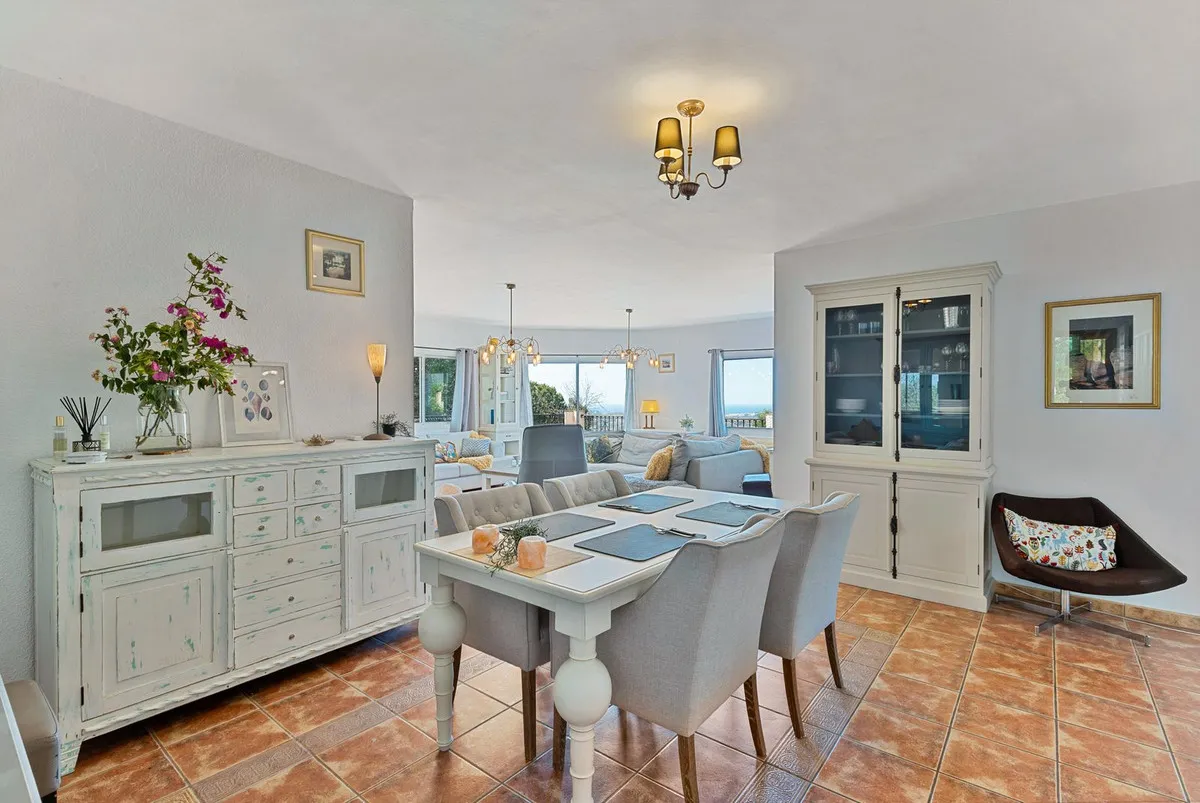 b78d6a0a-3da9-4f12-8e7d-d055a9f87694