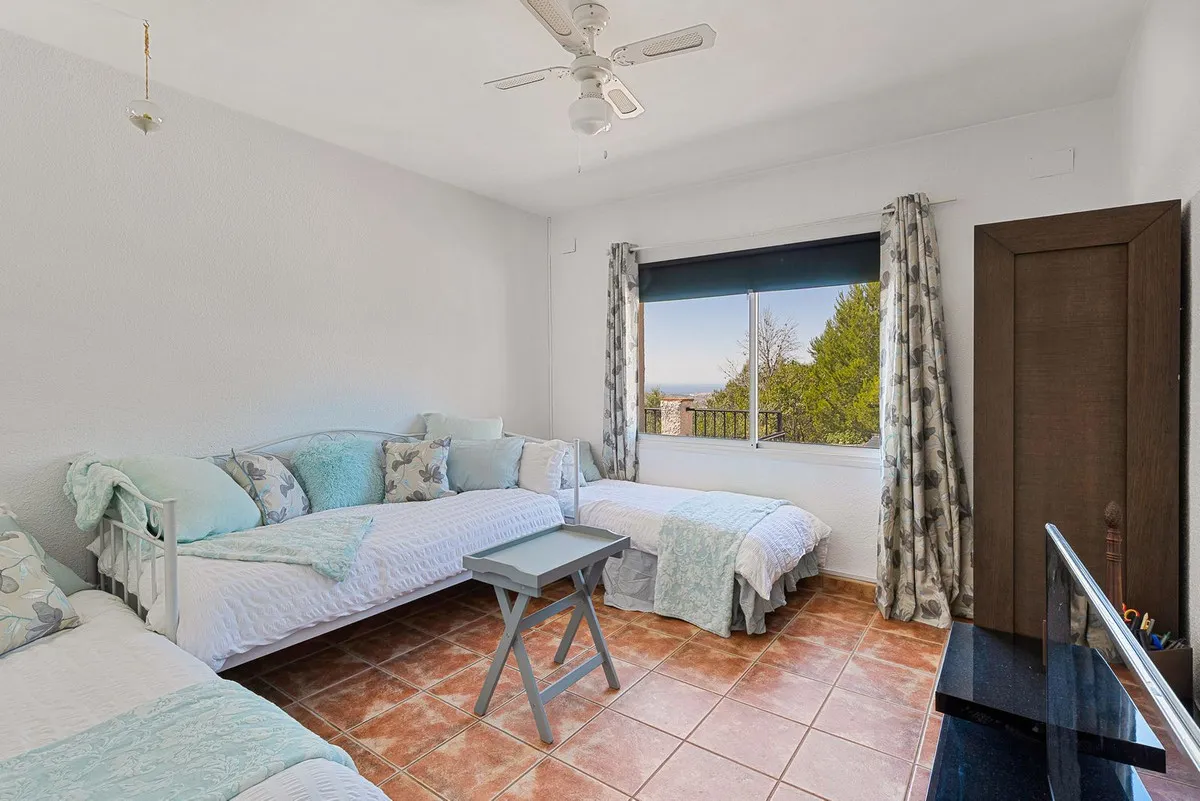 d61a18b5-0557-4fac-9e02-d087859979d3