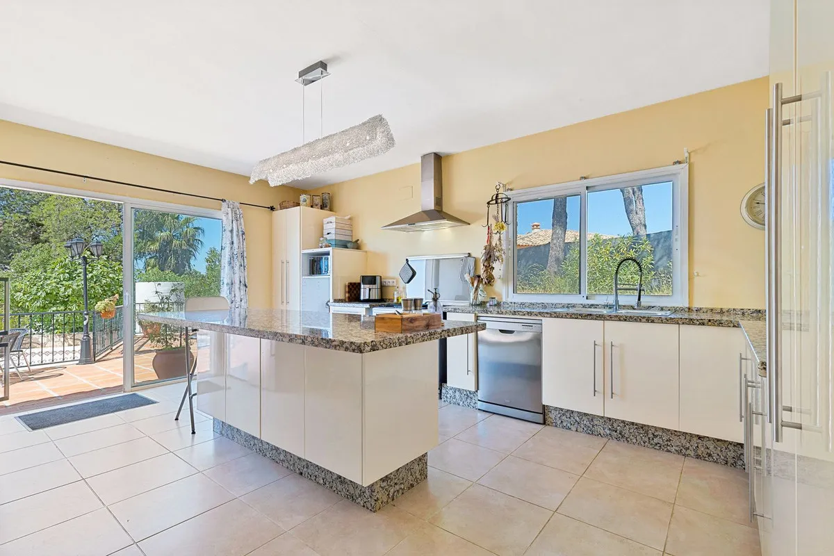 f2fc3b2d-6921-43fd-8bcd-97a3717762b4