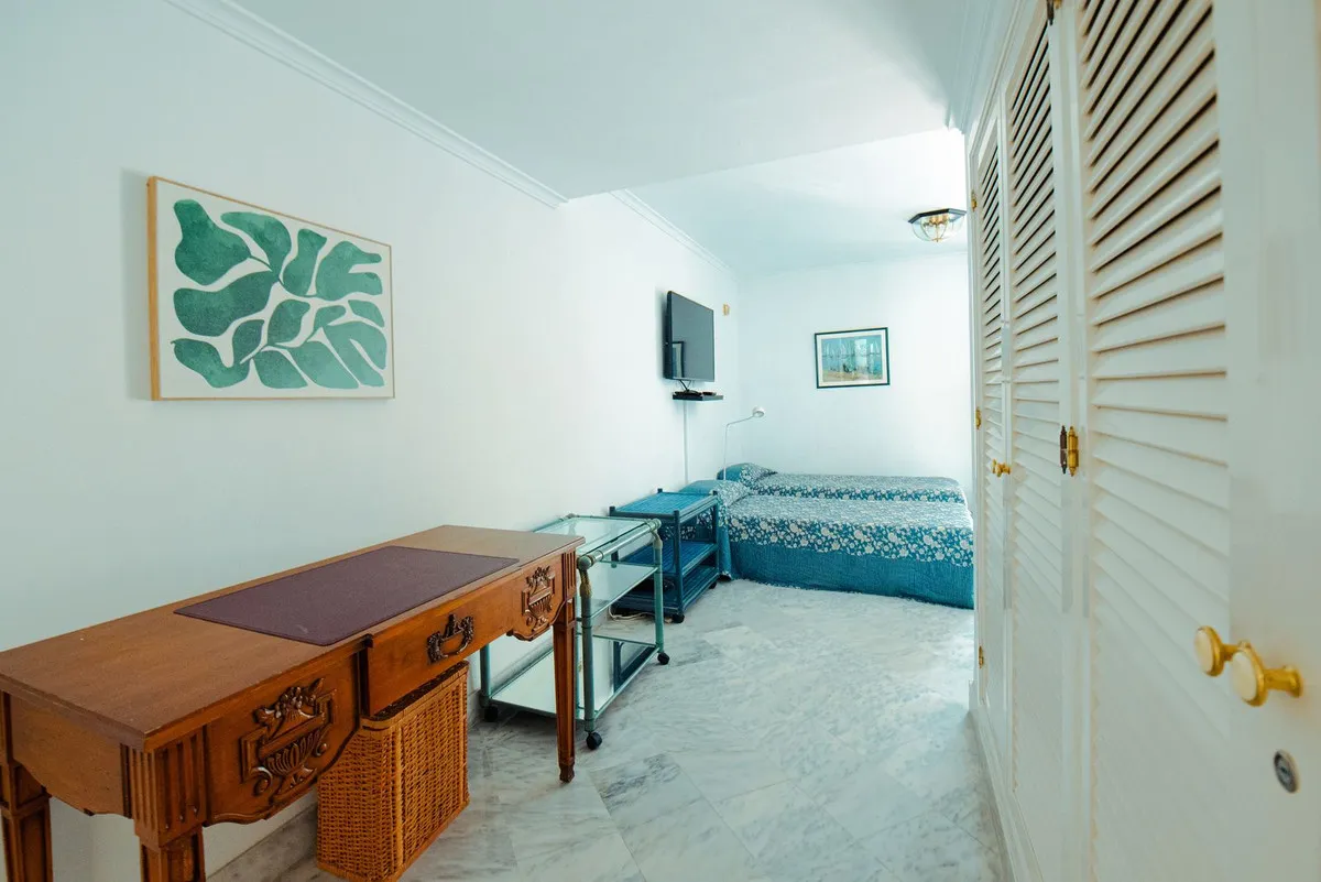 6aef80f2-cb26-4b76-80f2-a65f42c7c1d0