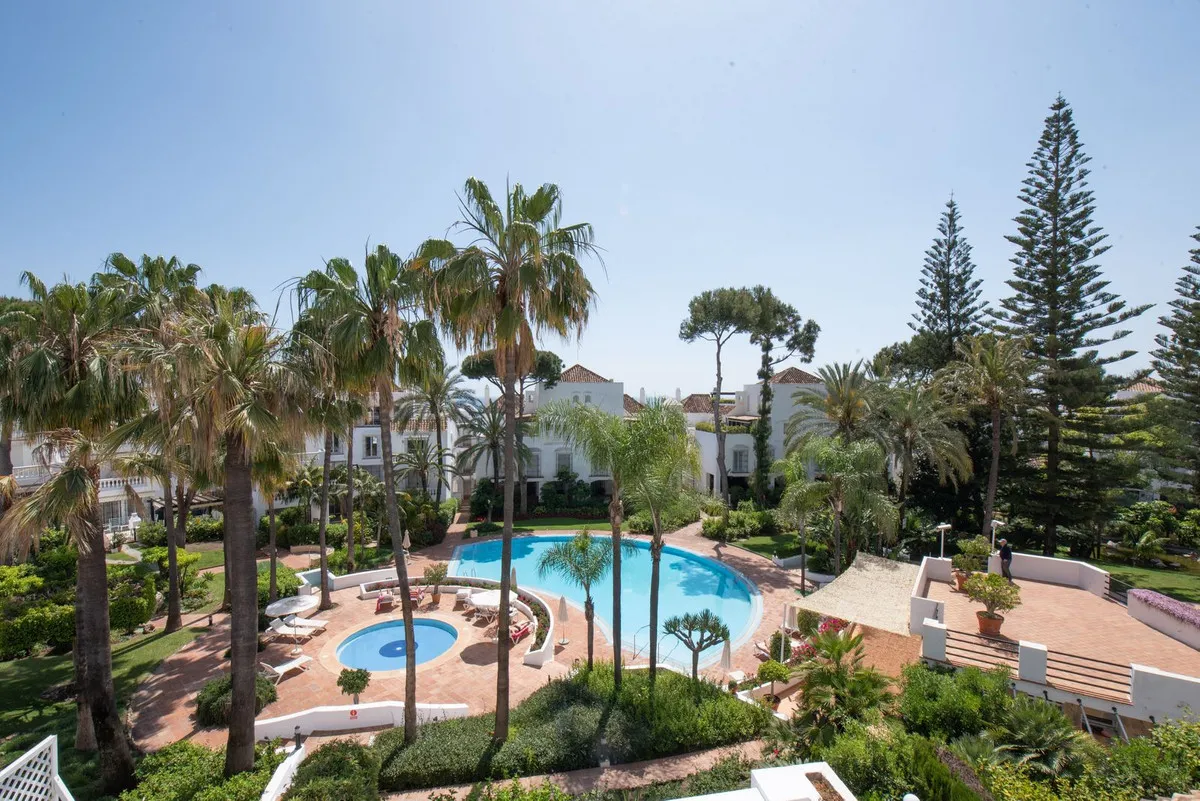 c9dff31f-e10c-4ea3-9de2-34e84c3792f2