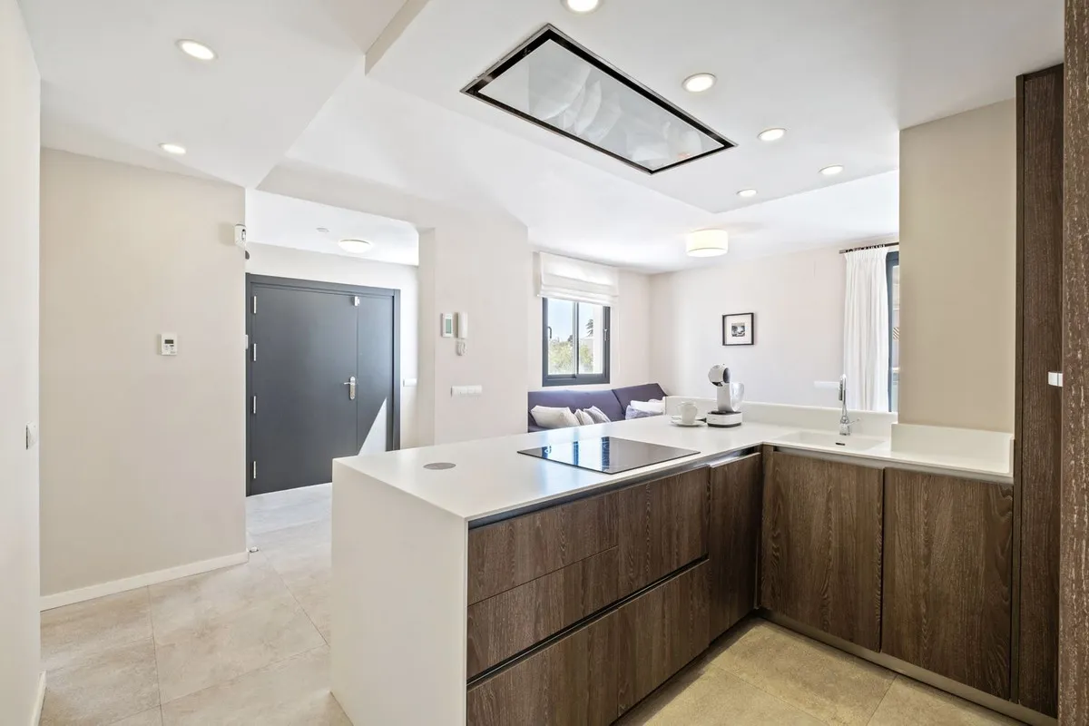 a17340f8-d819-4e3f-9a8e-e5e54f2d96d1