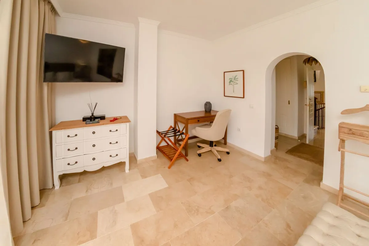 0c3edae1-e606-426f-94d5-4ee0617b5ab6