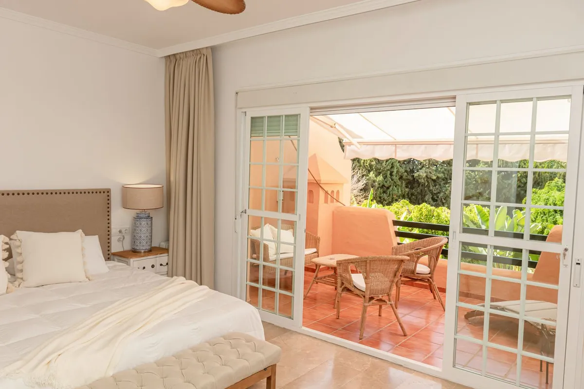 8b49e63e-1fe6-4b8b-80e1-7046be893fc3