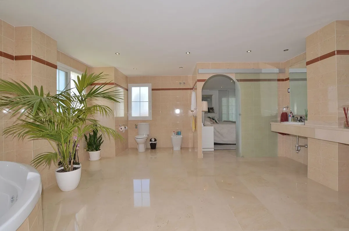 8e692ac4-327f-49b1-a44a-f8777fa40786