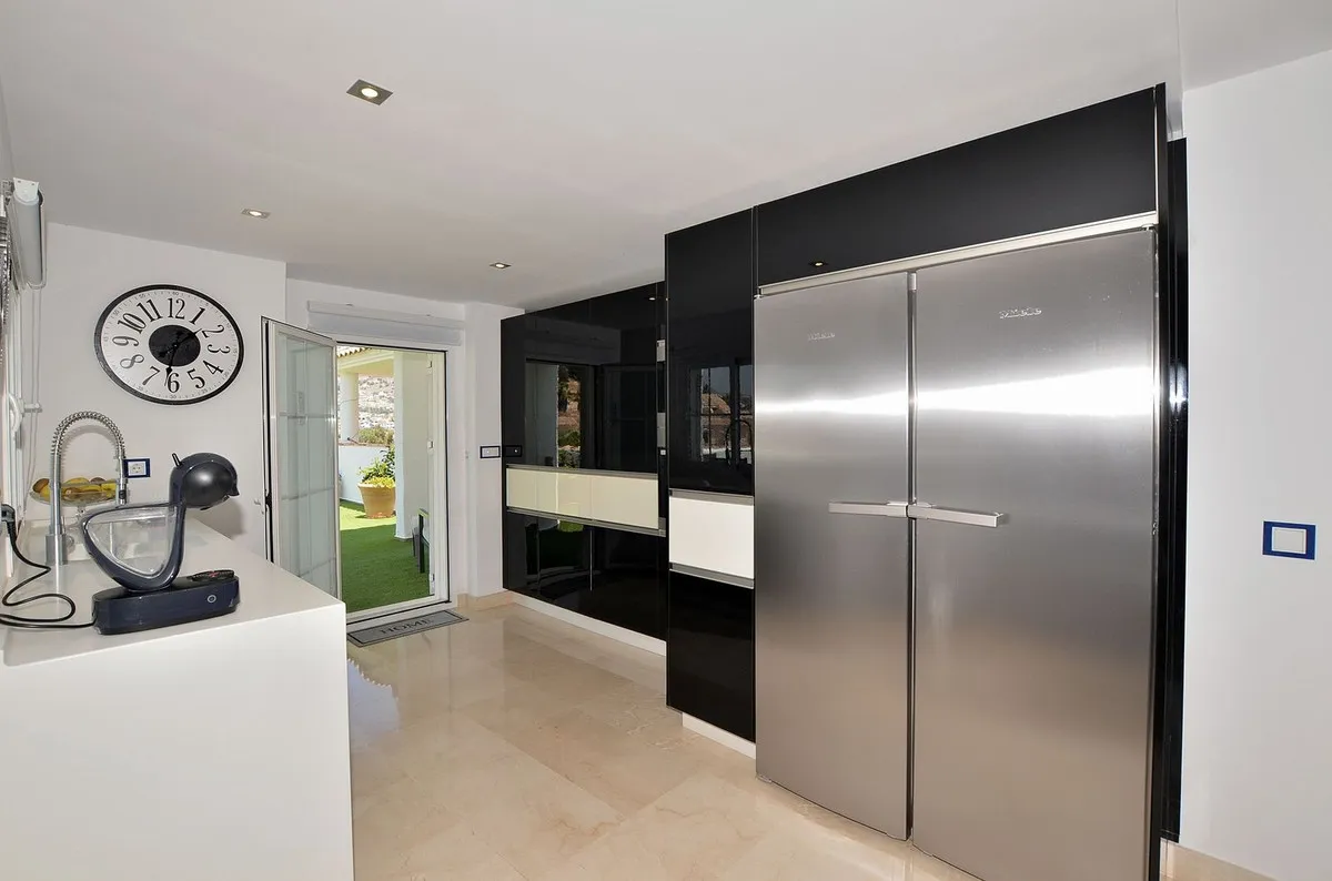 ad935802-e6f2-495b-bee8-7e4db9cf8294