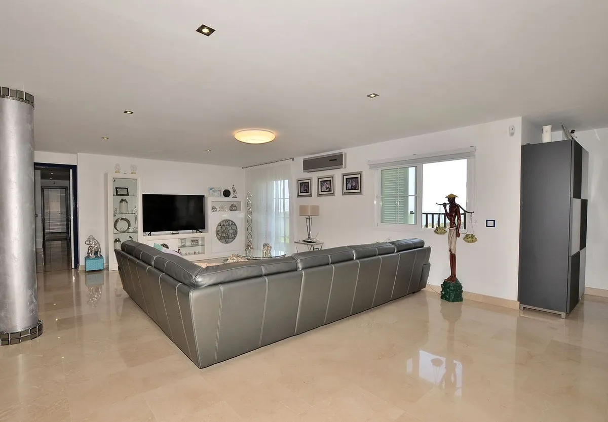 cc9c7fed-c8bc-426b-bb54-a882eac1b820