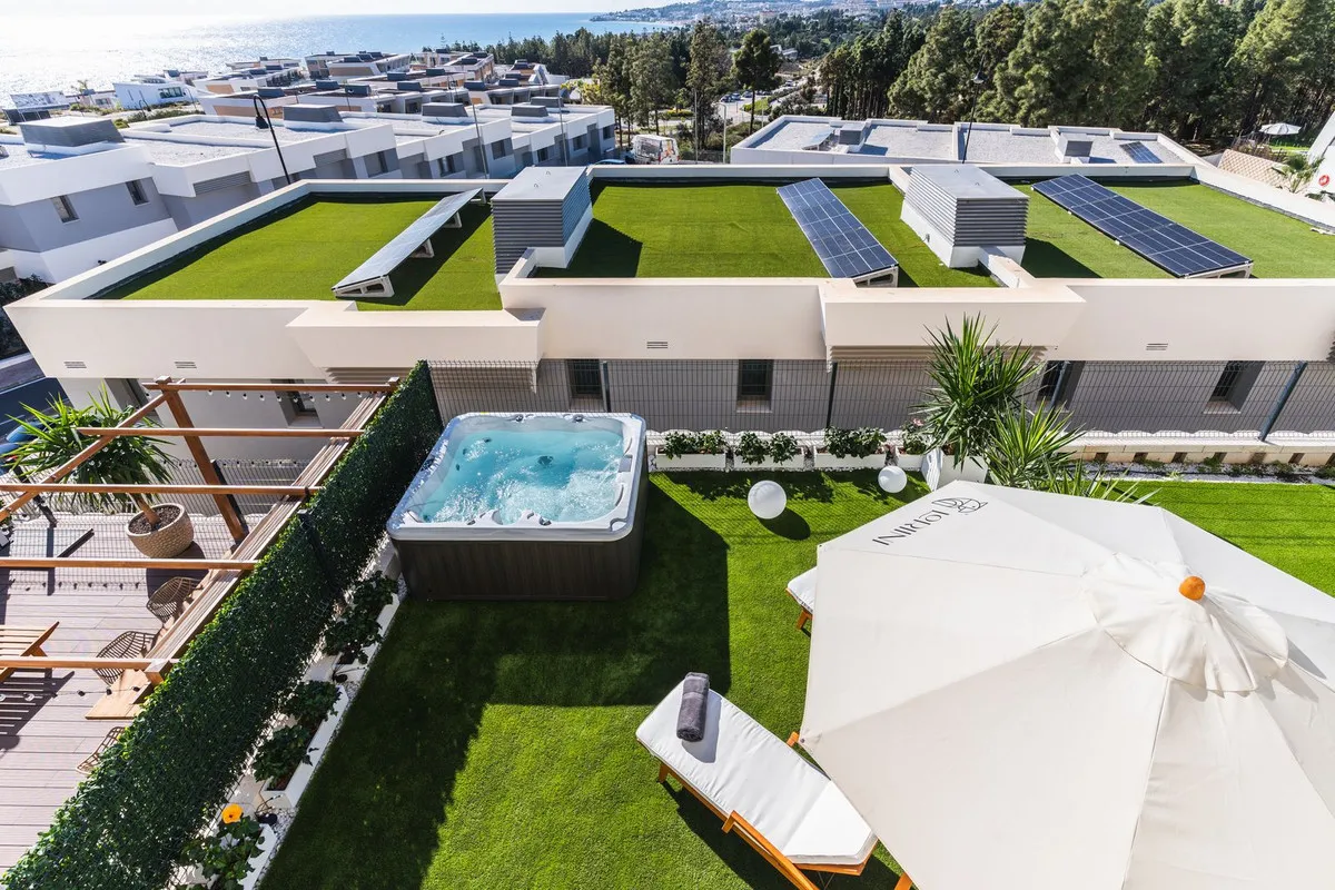 376b6da9-fa40-4b6b-8d97-ce8a782ab5a5