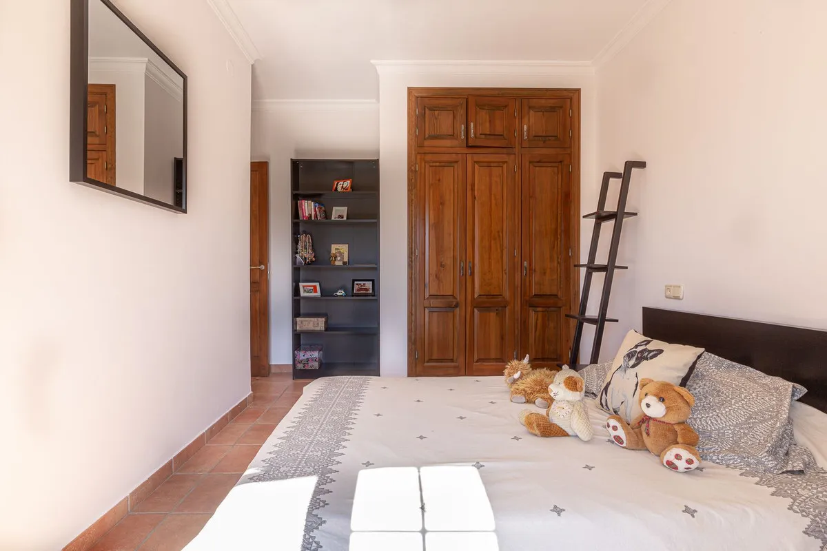 9c7f79dd-c7d8-4844-b2b9-ff13b8c2bbe6