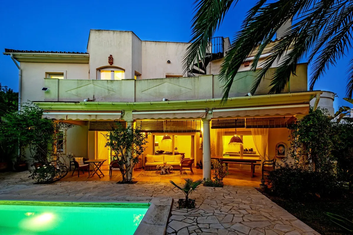 01f6c7c8-7f59-471b-9883-79f94d7ef8ea