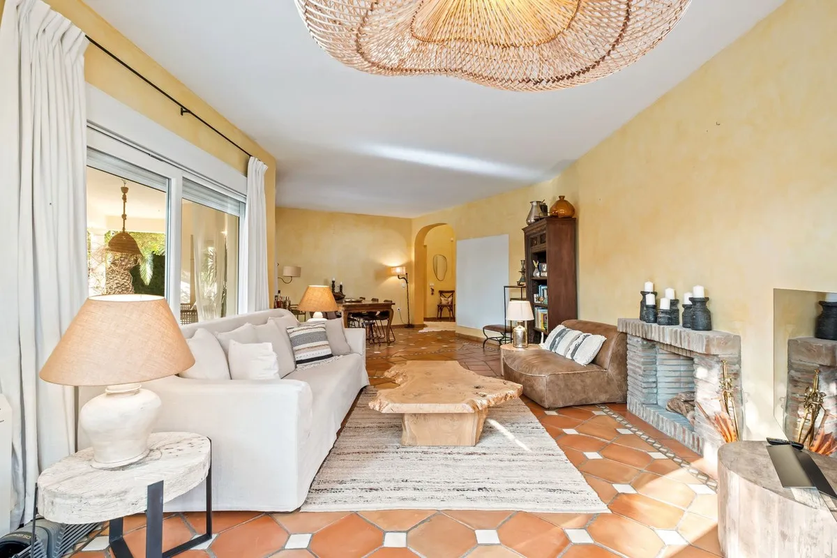 1637b971-afb6-4a48-aafd-fd055e78266e