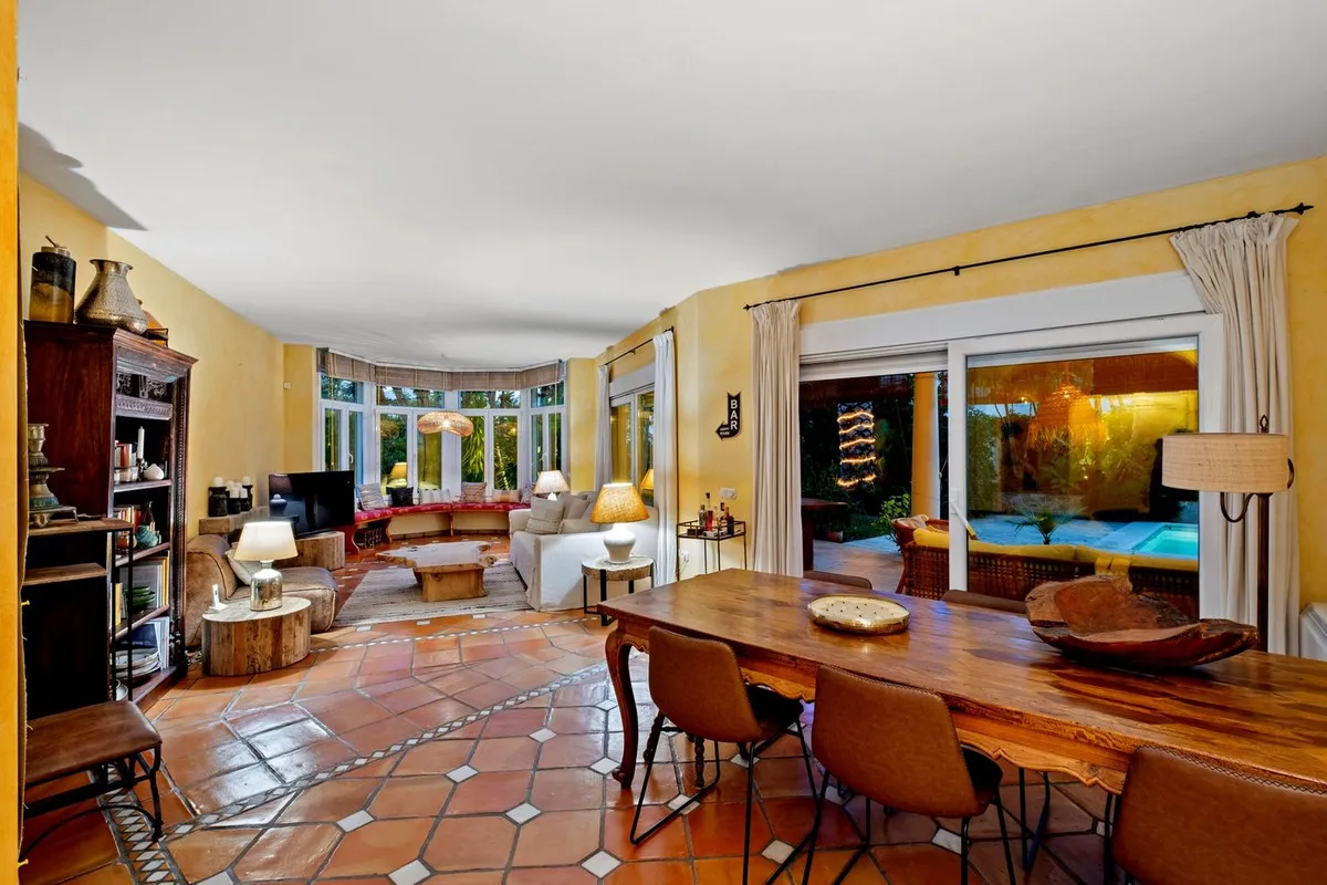 25044ab5-ae25-43e4-9576-cf15295567e8