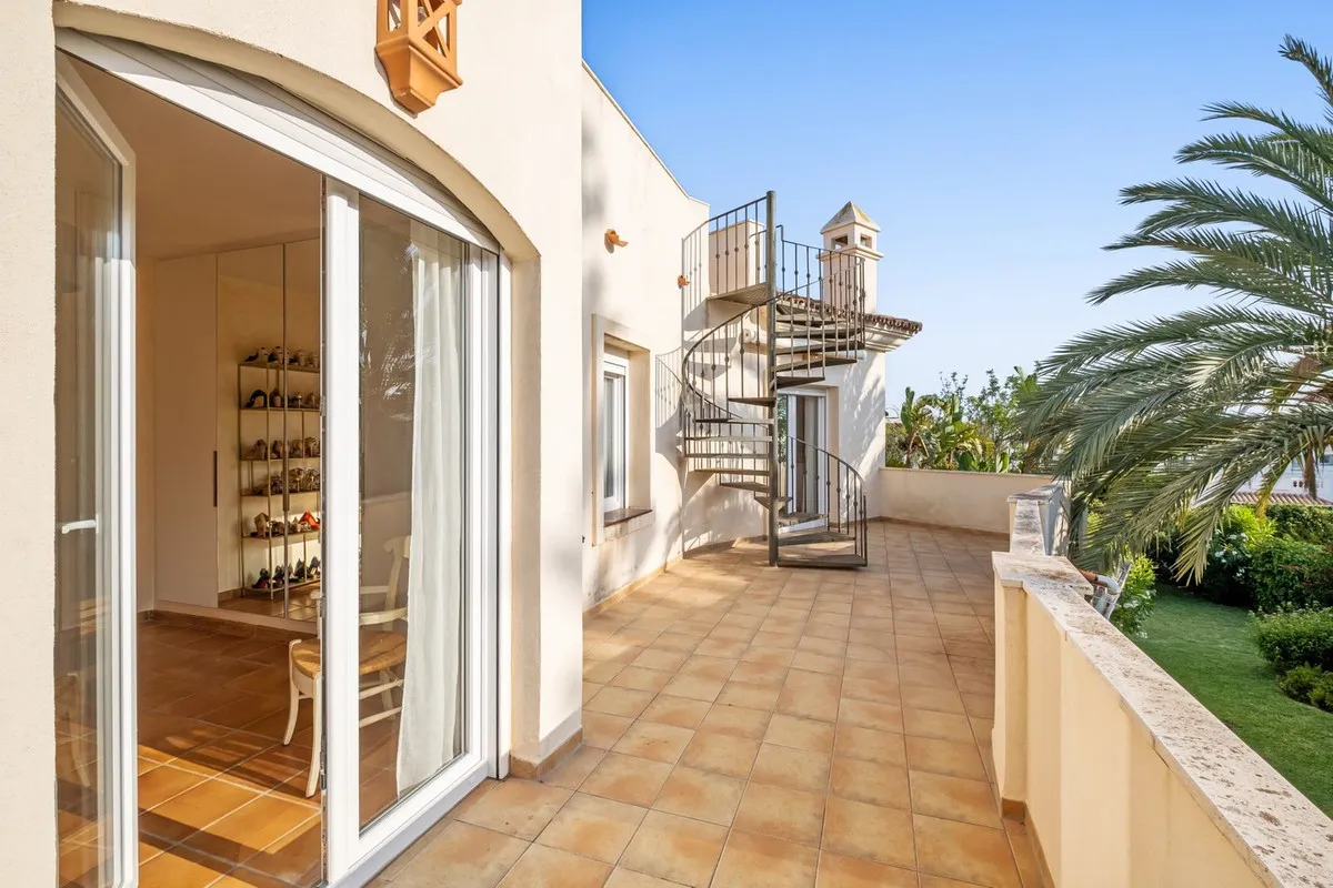 2d35aee8-cb05-41dc-9049-4fe37670c15e