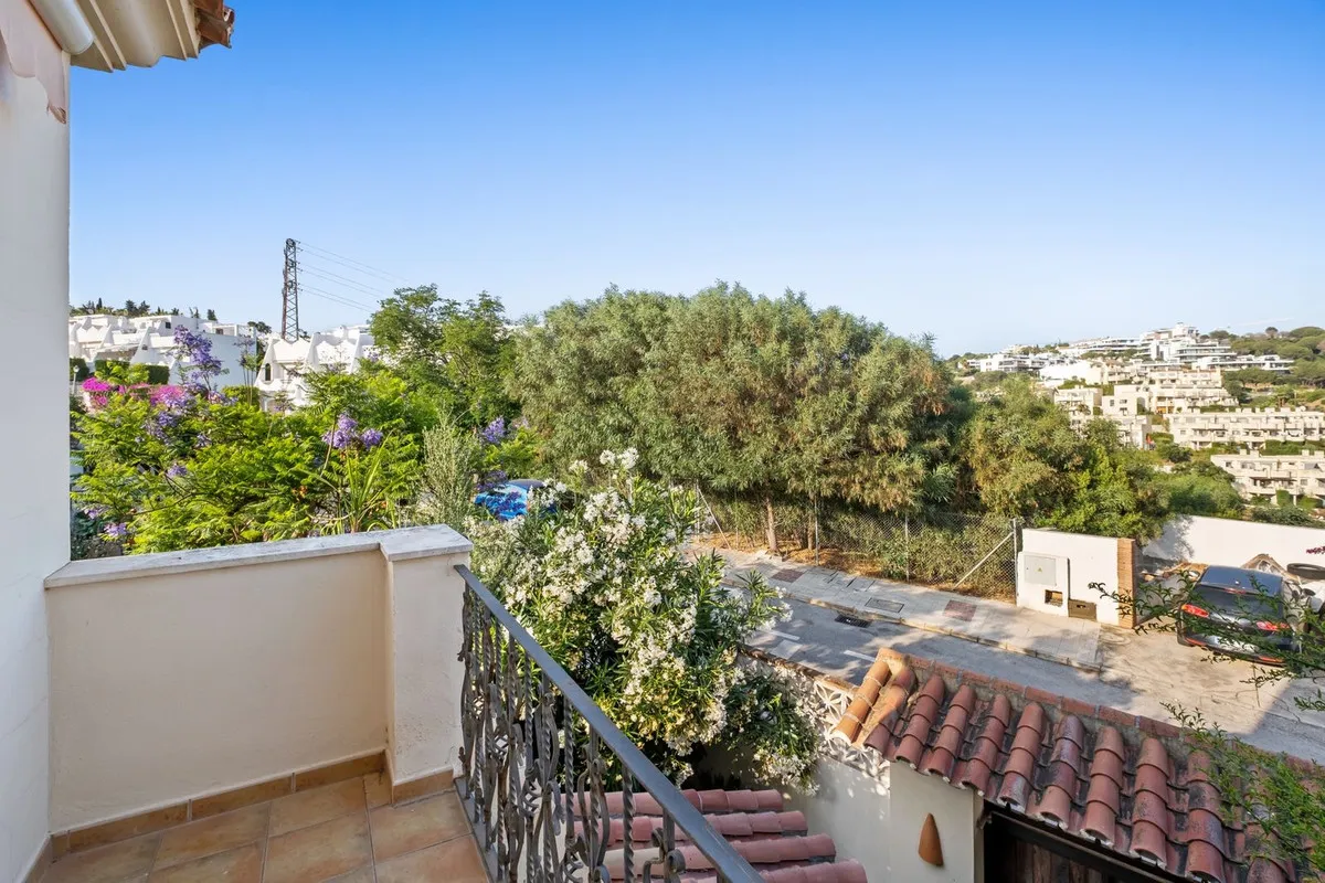 42e97ee8-1f79-4349-a105-2f3bb4638802