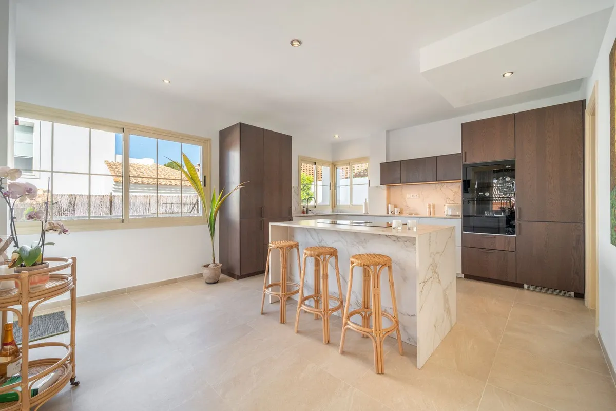 c49a079e-f4b6-48bc-80e3-b5ecd7332ff7