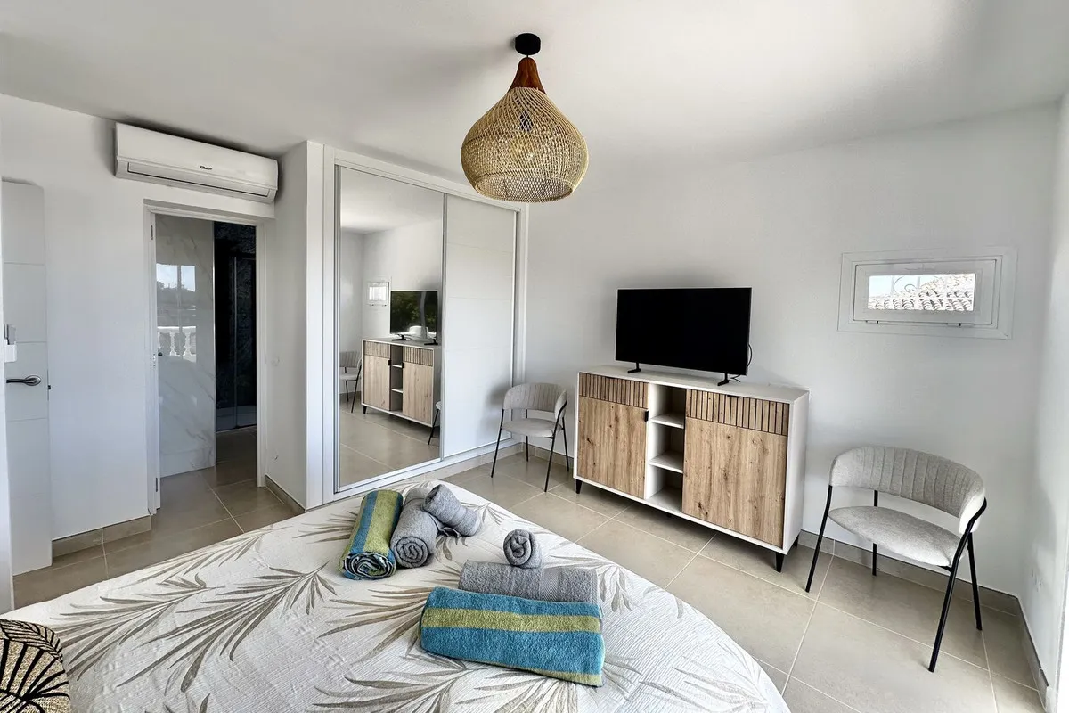 6d9b42ee-f328-4380-983f-fbb6515c7ab7