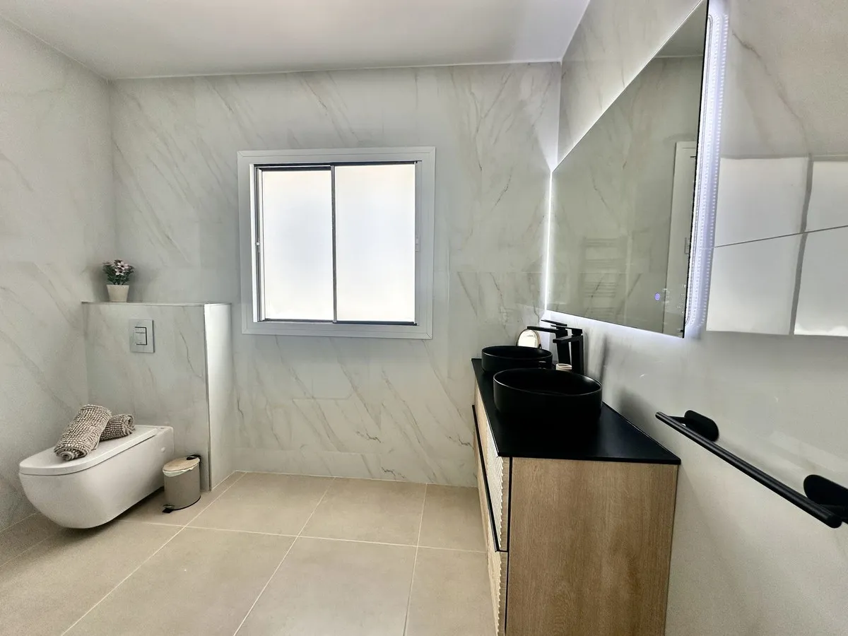 7164020c-ef6d-42f8-9949-5c155d888086