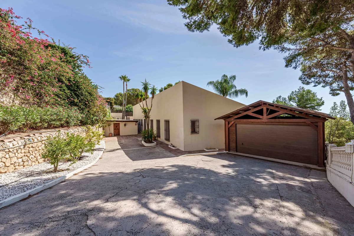 3025e033-cdbd-4def-9d81-eb84191d2c1b