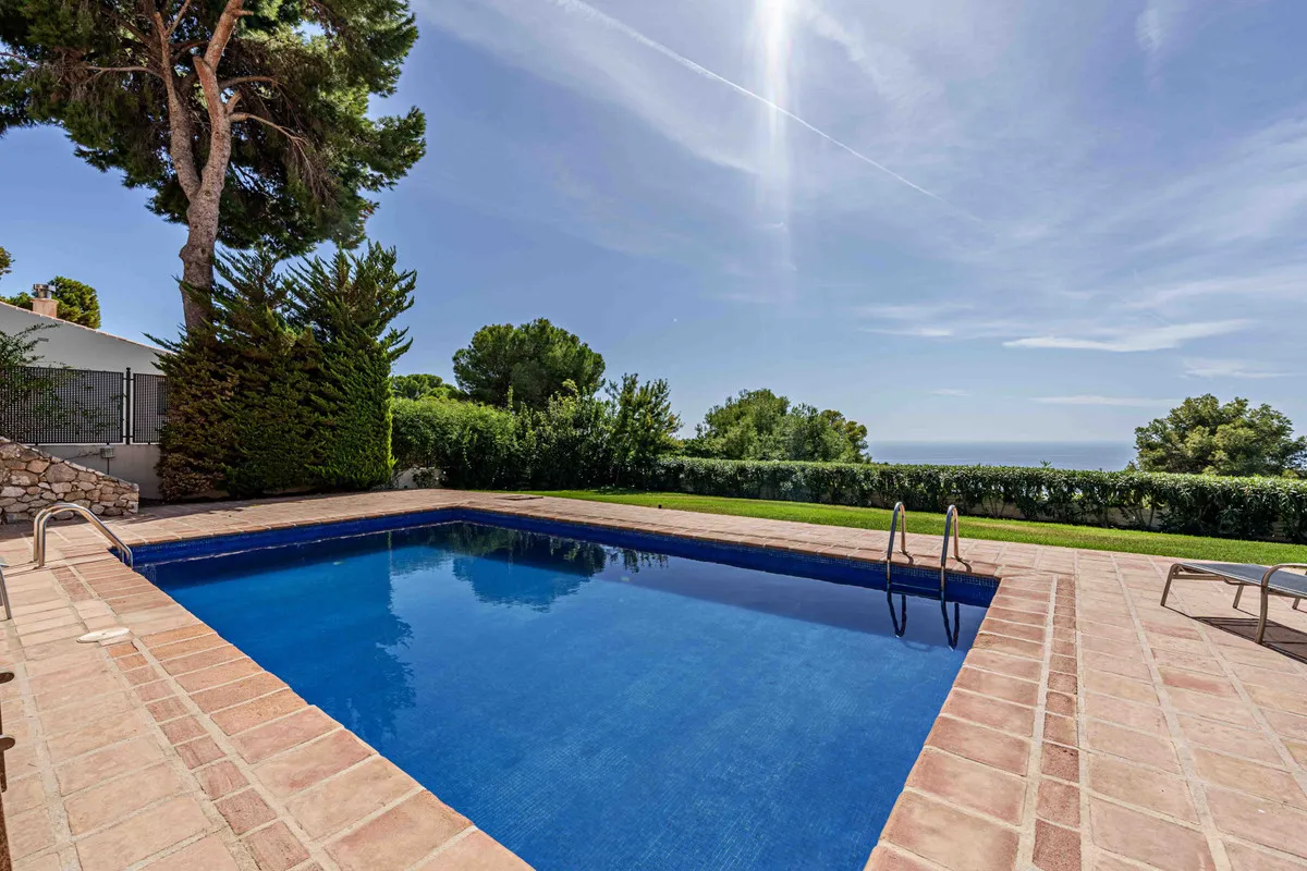 ff027ae3-e720-4fb3-8403-f765415472a9