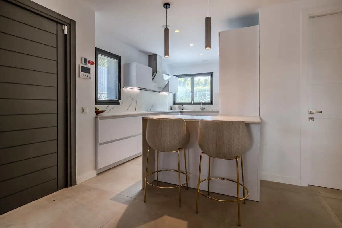 46fcd880-0f2d-423b-b041-4450f787a51b