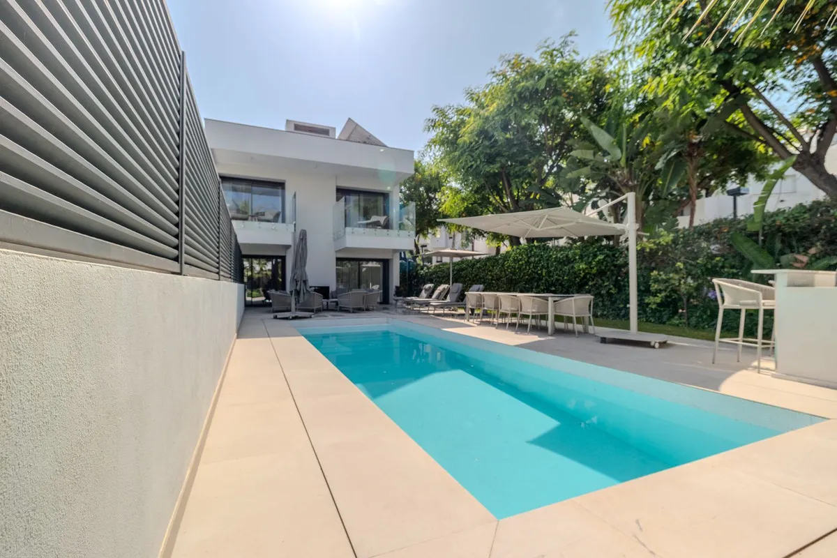 e43ce73c-1041-4442-9ea0-eb552e5b0ed9