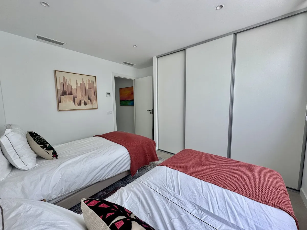 2e1f3eaf-27e3-46d4-8175-facdc8dd30c6