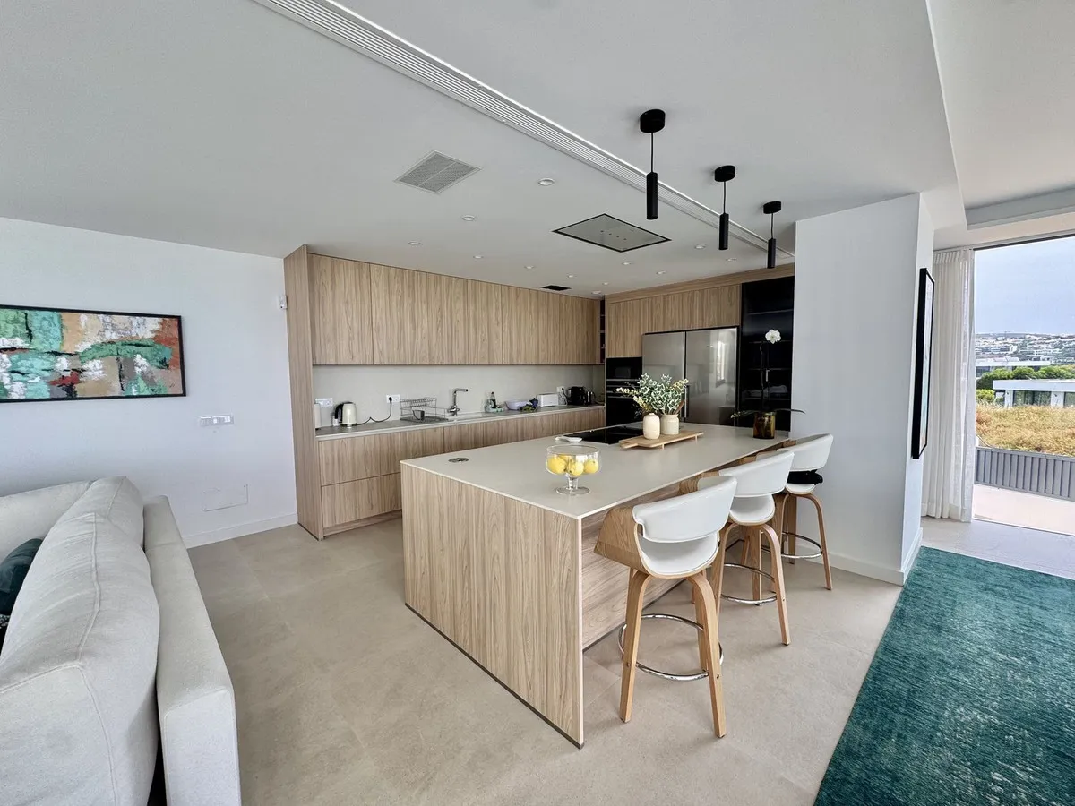 9adcac0c-2670-40e8-863e-9f83a39b5570